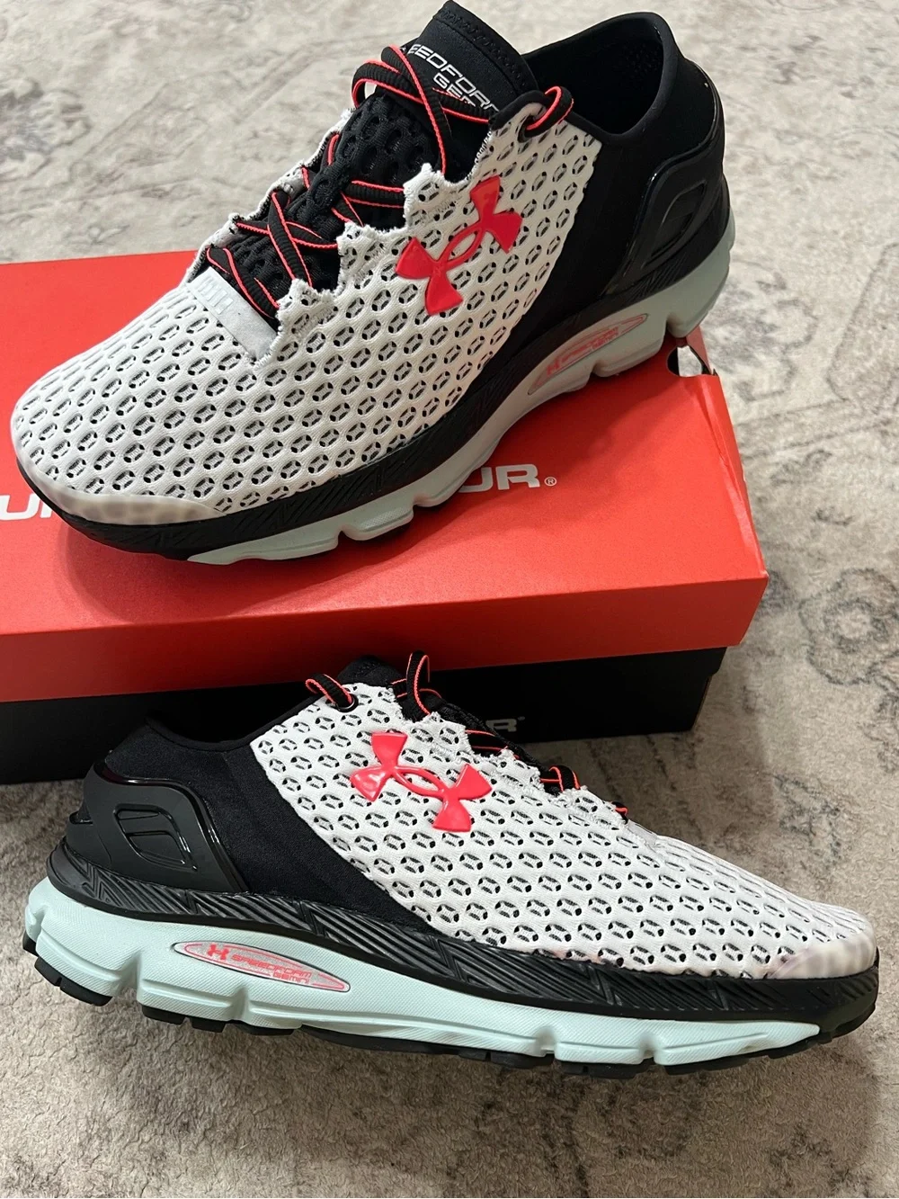 Under Armour Speedform Gemini running shoes Men’s 9/Women’s 10.5